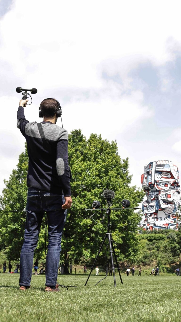Lire la suite à propos de l’article Une aventure monumentale : cinq capsules avec la Fondation Dubuffet